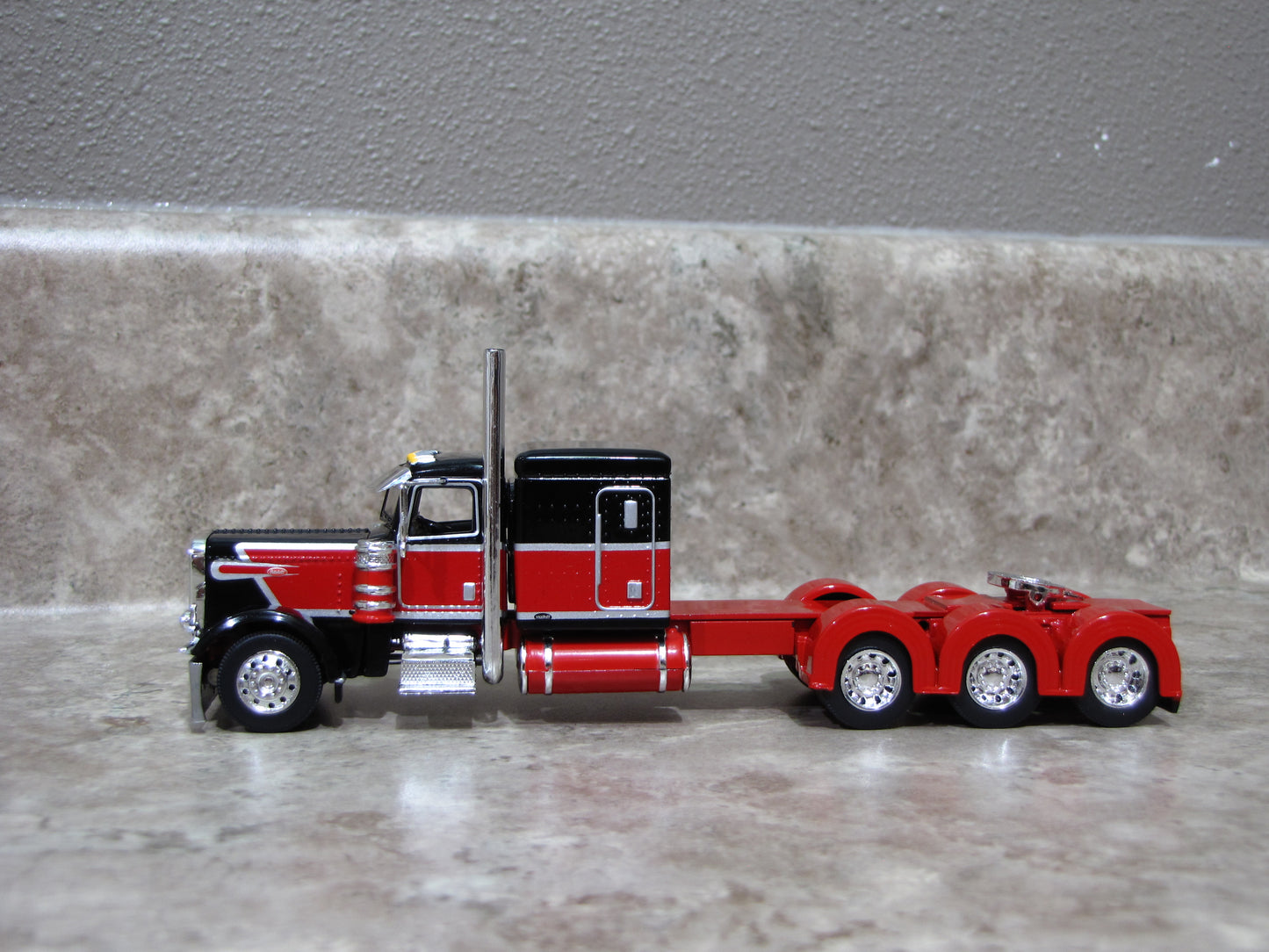 CAB 1496 Black/Red 389 Peterbilt Semi Truck