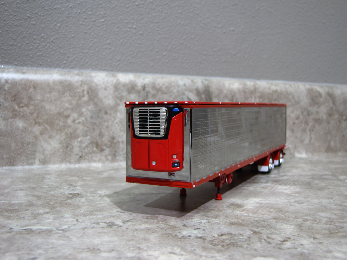 TRL 1324 Chrome Red Carrier Reefer Spread Axle Trailer